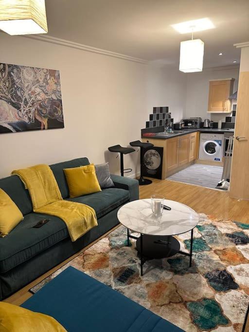 Entire Flat In Ealing Daire Londra Dış mekan fotoğraf