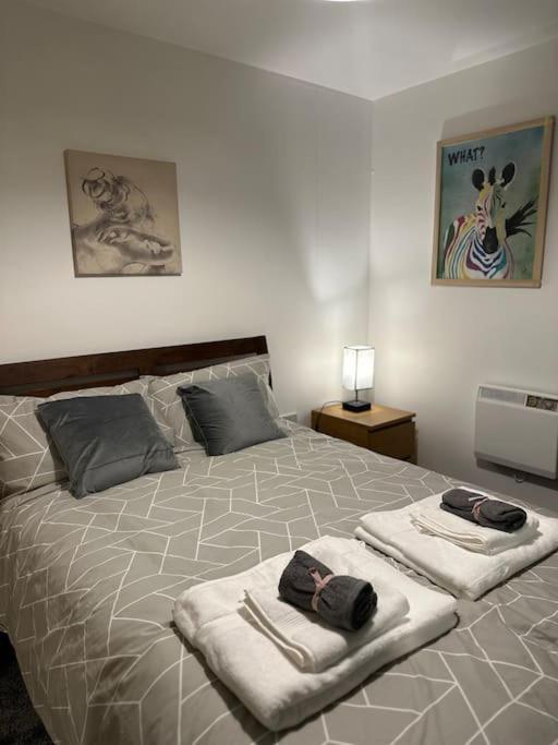 Entire Flat In Ealing Daire Londra Dış mekan fotoğraf