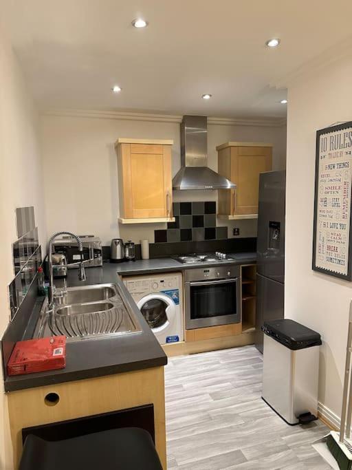 Entire Flat In Ealing Daire Londra Dış mekan fotoğraf