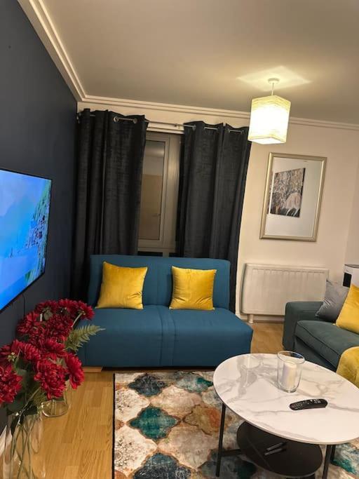 Entire Flat In Ealing Daire Londra Dış mekan fotoğraf