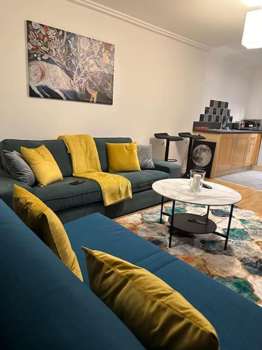 Entire Flat In Ealing Daire Londra Dış mekan fotoğraf