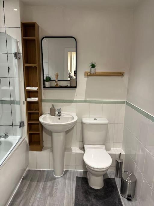 Entire Flat In Ealing Daire Londra Dış mekan fotoğraf
